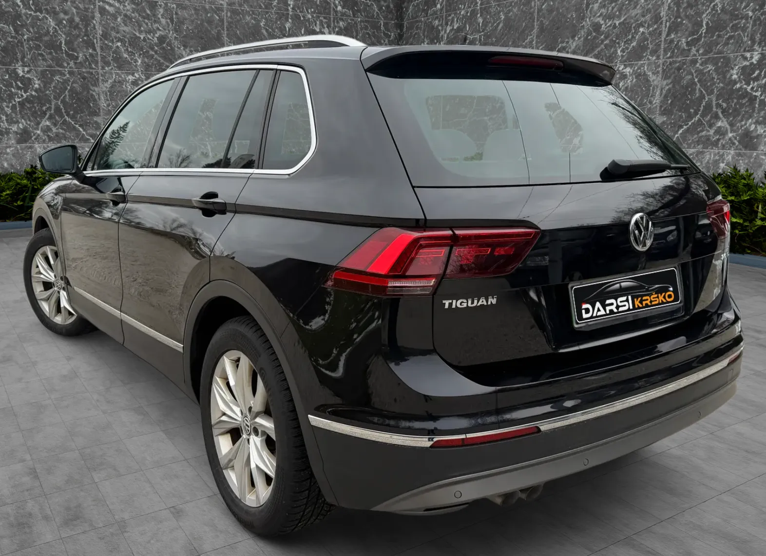 Zunanja slika - VW Tiguan - 2.0 TDI Highline SLO 110PS DSG FULL LED ACC ALU18 - 11