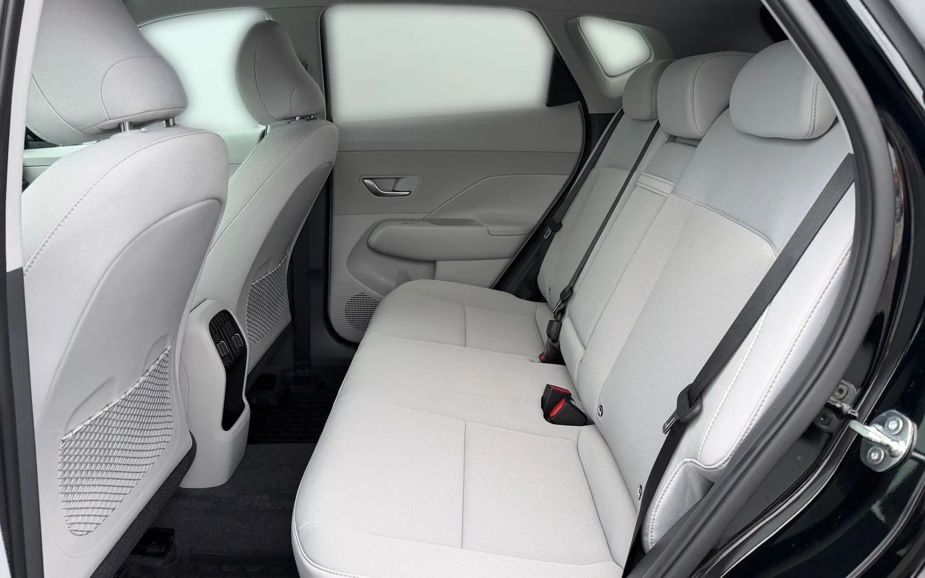 Notranja slika - Hyundai Kona - 1.0 T-GDI 120 ISG MHEV Premium DCT-SLO-1.lastnik - 11