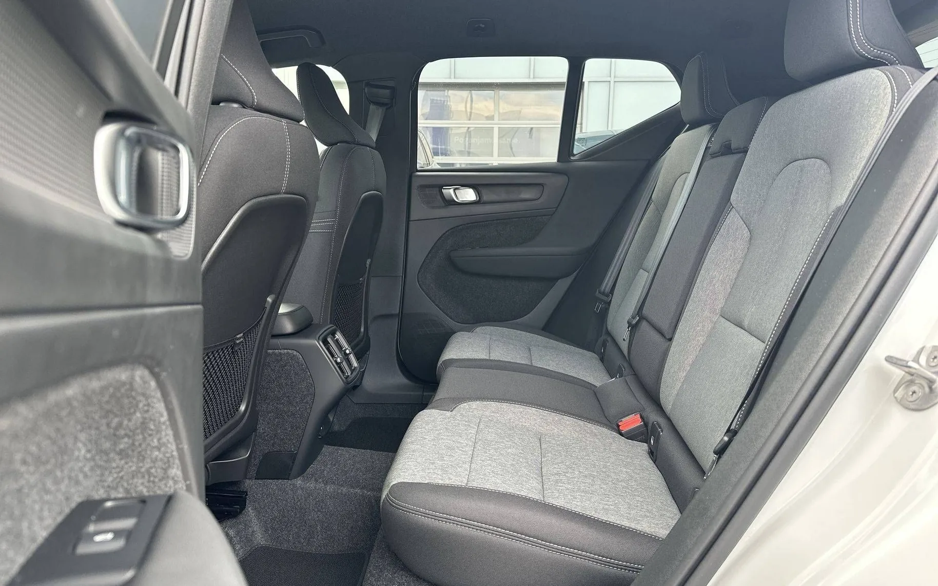 Notranja slika - Volvo XC40 - B3 P Plus Dark Avt. - 11