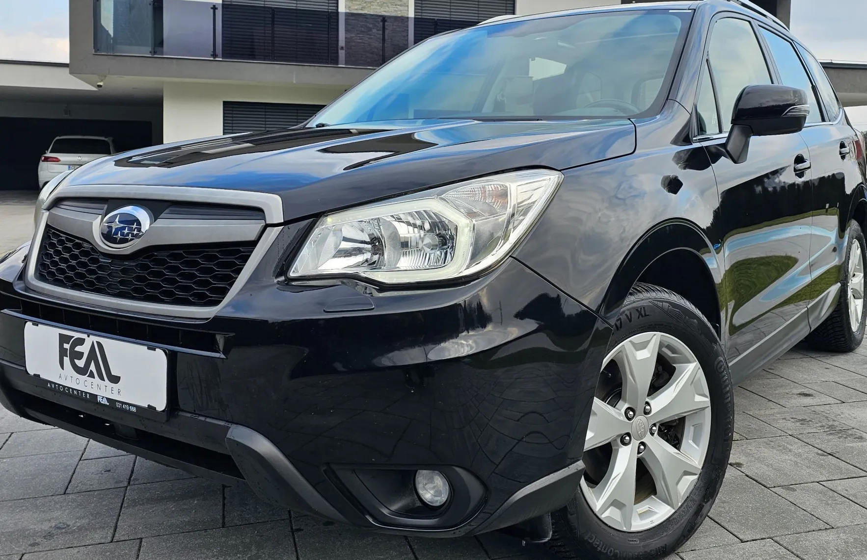 Zunanja slika - Subaru Forester - 2.0D-4X4-1 LASTNIK-PANORAMA-XENON-LED-ODLIČEN - 1