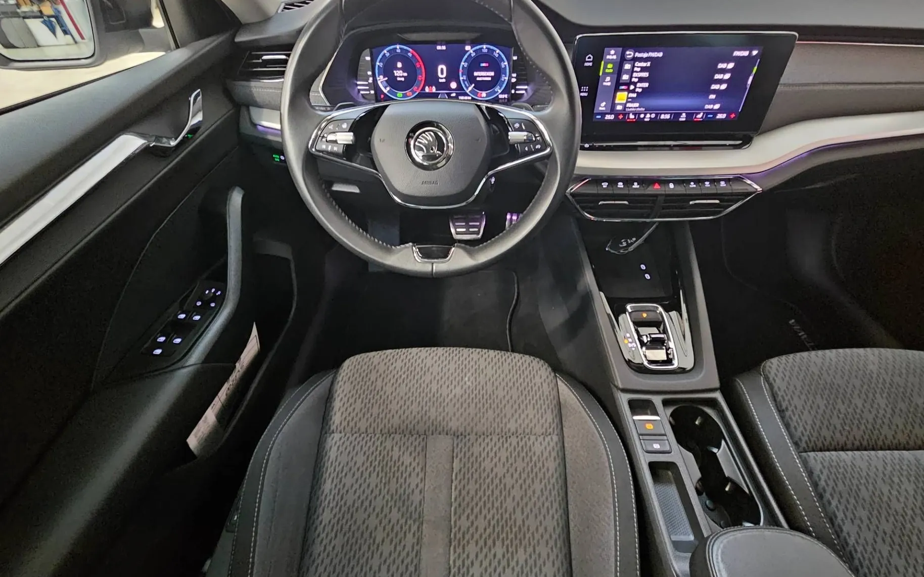 Notranja slika - Škoda Octavia - 2.0 TDI Sport DSG - 8