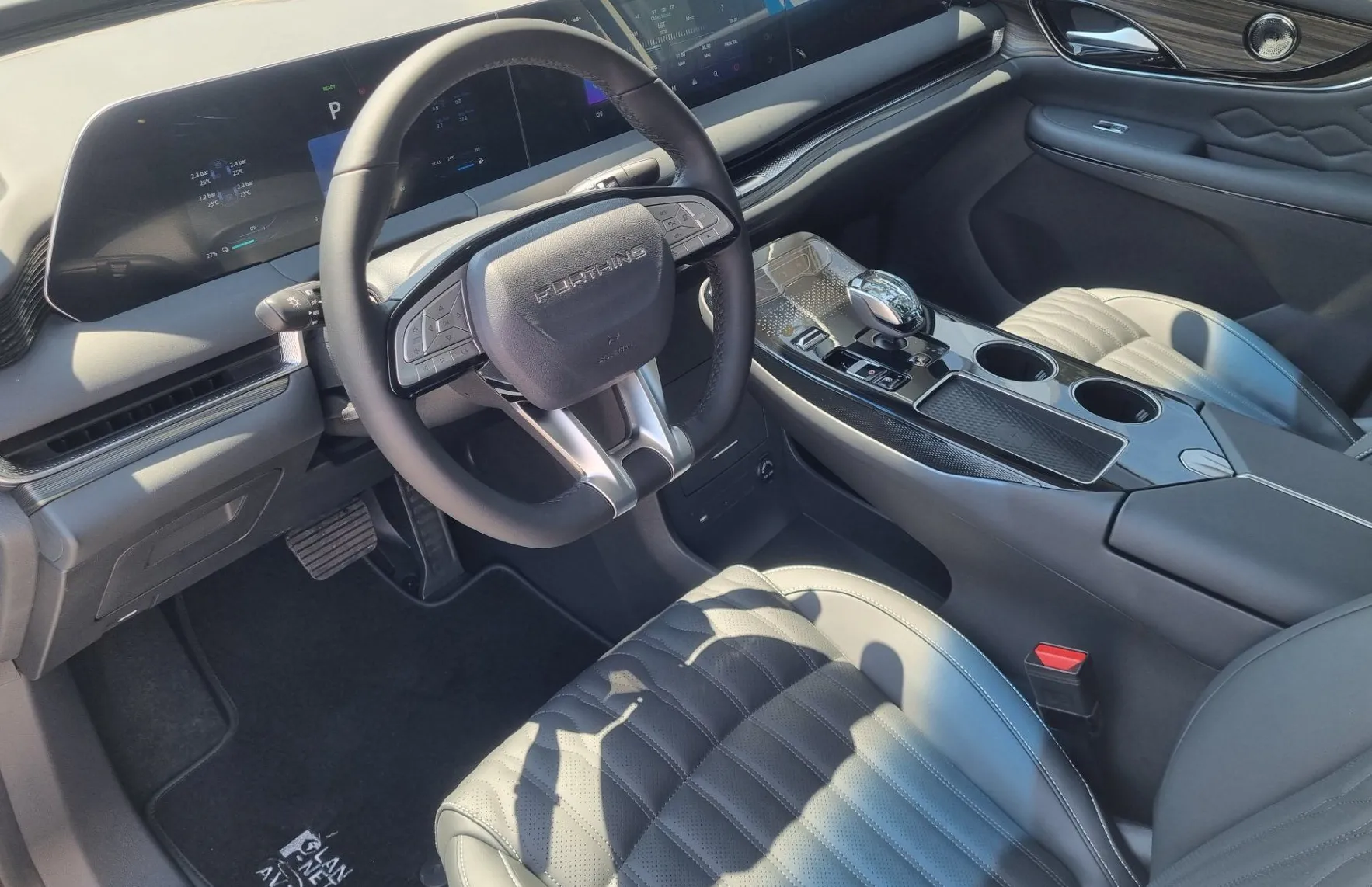Zunanja slika - Forthing V9 - 1.5T PHEV - 7 SEDEŽEV - BOGATA OPREMA - NA ZALOGI - 9