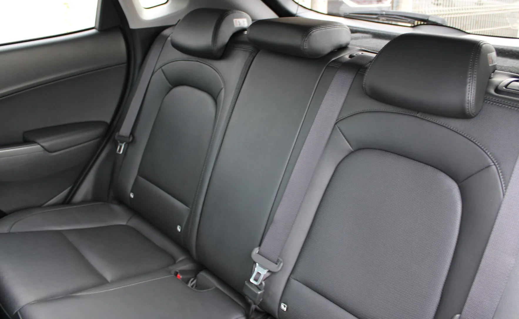 Zunanja slika - Hyundai Kona - 1.6 CRDi 136 MHEV Executive DCT - 14