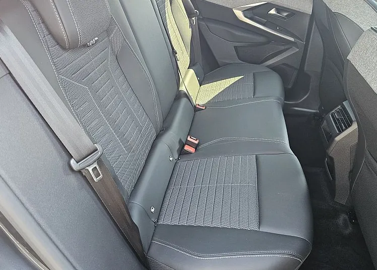 Zunanja slika - Peugeot 3008 - ALLURE 145 HIBRID e-DCT €6.4 - 10