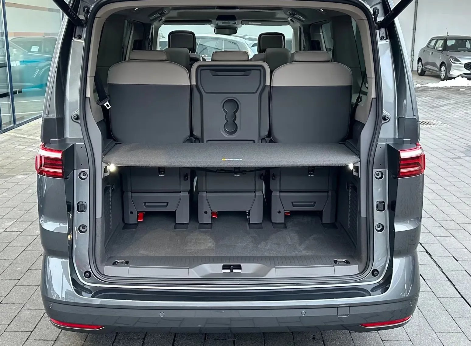 Zunanja slika - Volkswagen Multivan - T7 L2 2.0 TDI AUT. SLO 1.LASTNIK IQ LED ACC 7SED. - 4