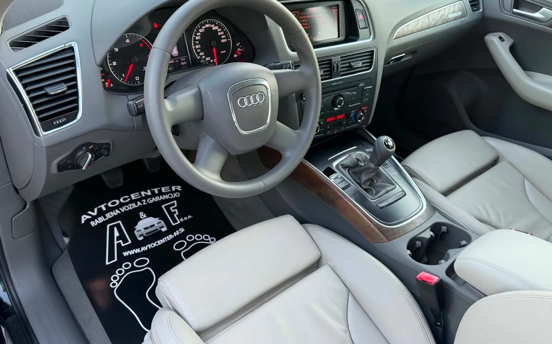 Notranja slika - Audi Q5 - 2.0 TDI-Q-4X4-S LINE-XENON+LED-USNJE-... - 8
