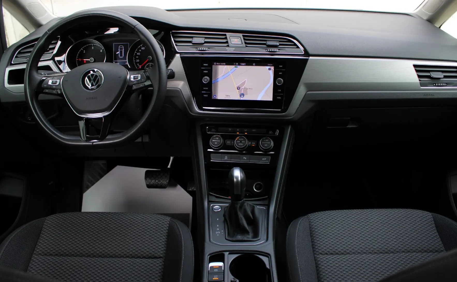 Zunanja slika - Volkswagen Touran - 2.0 TDI BMT Lounge DSG-KAMERA-NAVI-ALU-PDC - 11
