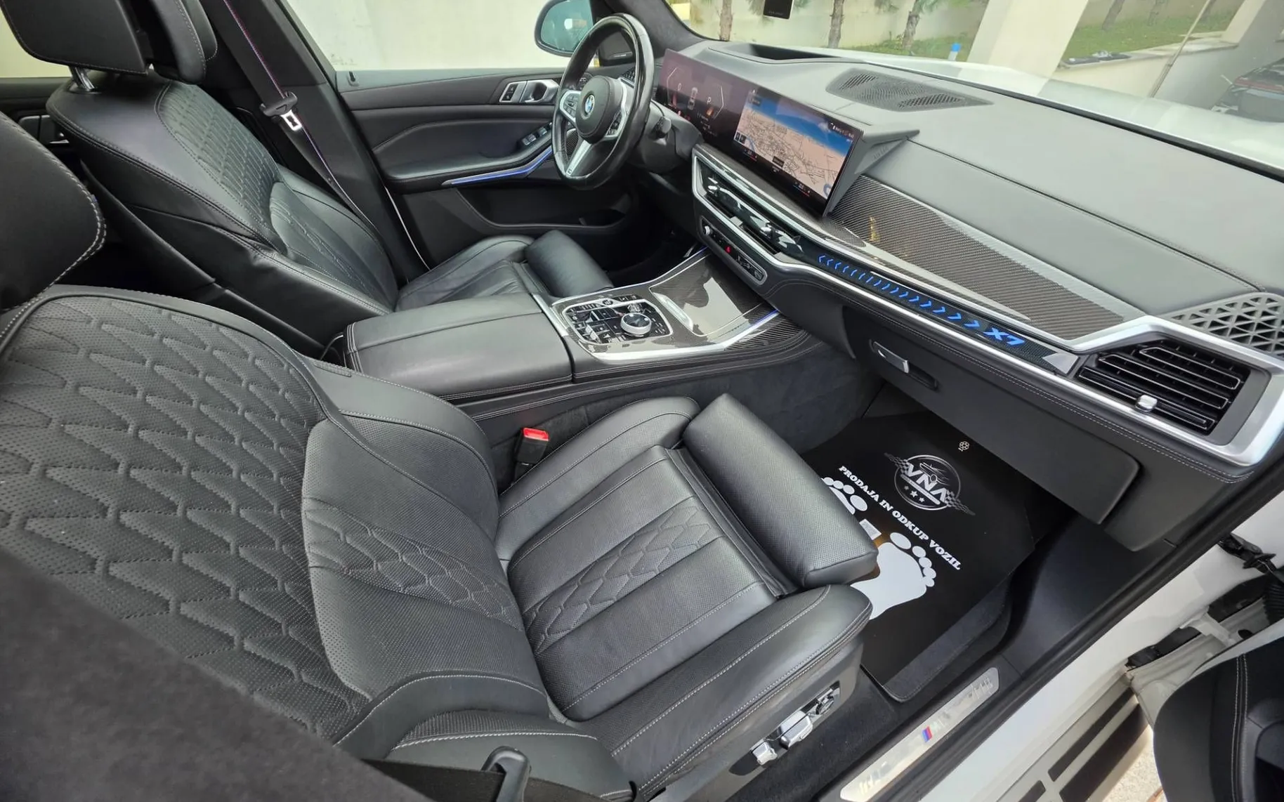 Notranja slika - BMW serija X7: - X7 xDrive40d Avt. |SKY|ZRAK|PANO|HL-SED|MAX-OPREMA - 9