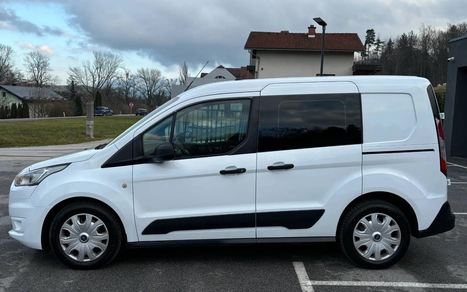 Zunanja slika - Ford Tourneo Connect - 1.5 TDCi N1-KAMERA-NAVI-PDC... - 5