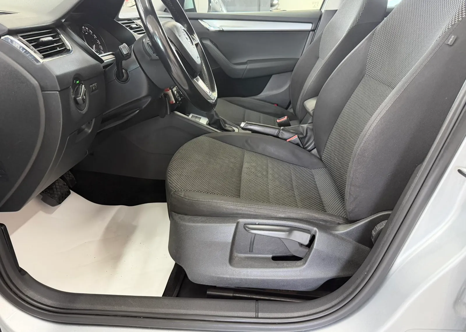 Zunanja slika - Škoda Octavia - Combi 2,0 TDI L&K - 8