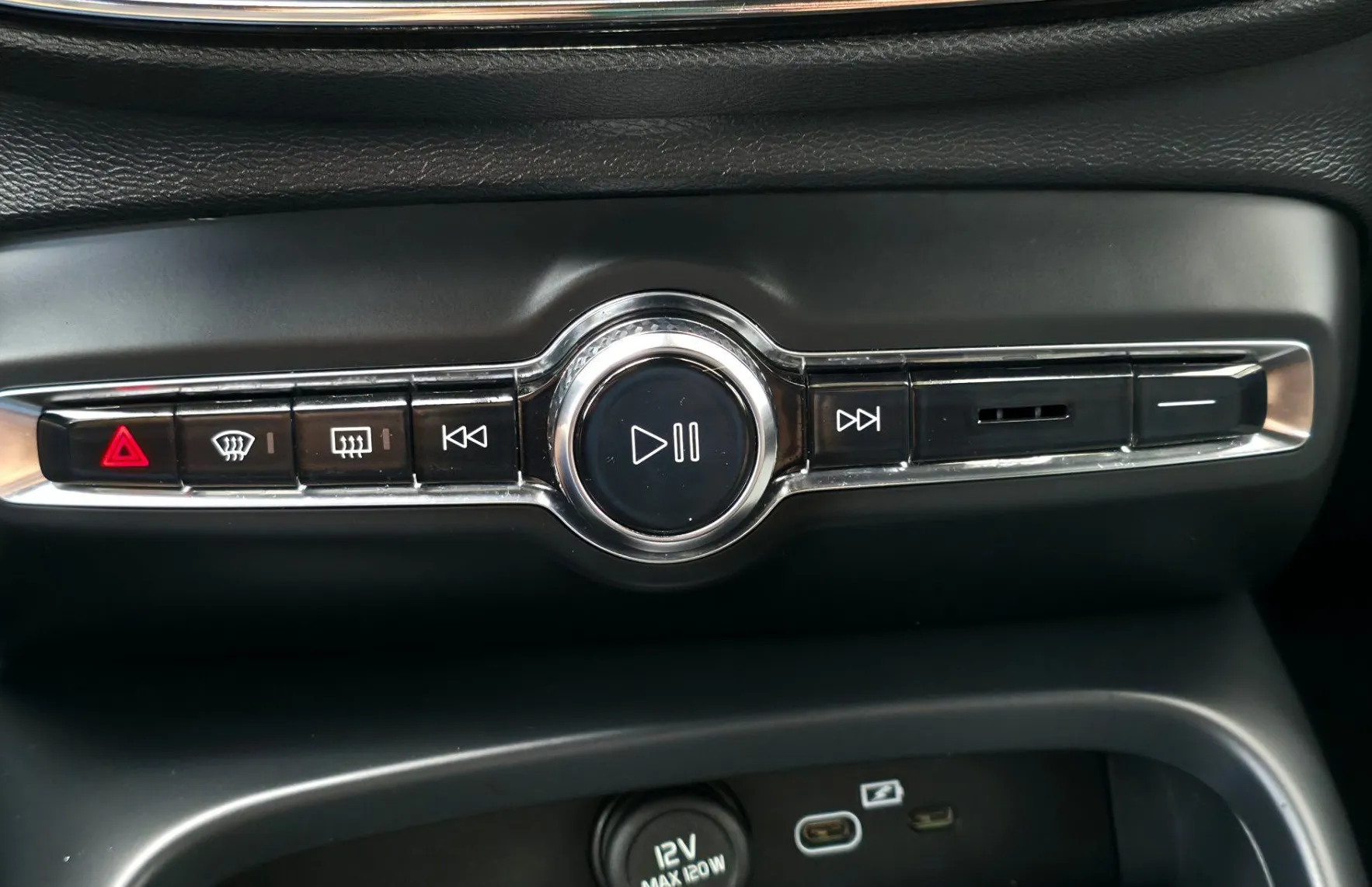 Zunanja slika - Volvo XC40 - B3P Core AT FULLED•TEMP•LANE•VIRTUAL•KEYLESS•17C• - 13