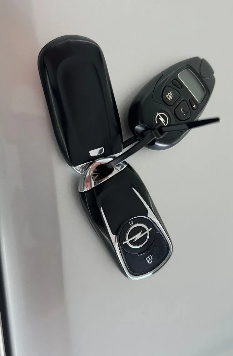 Zunanja slika - Opel Insignia - 1.6 CDTi.USNJE.NAREJEN VEL.SERVIS+MENJALNIKU - 2