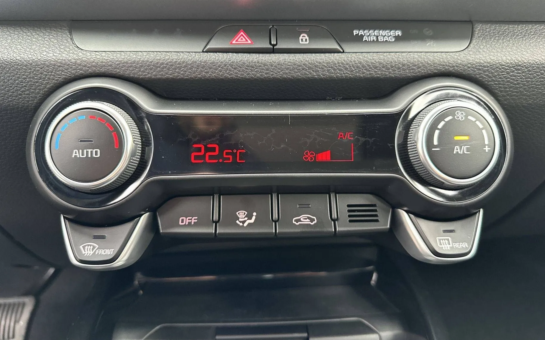 Notranja slika - KIA Stonic - 1.0 T-GDi LX Urban+ ISG DCT - 19