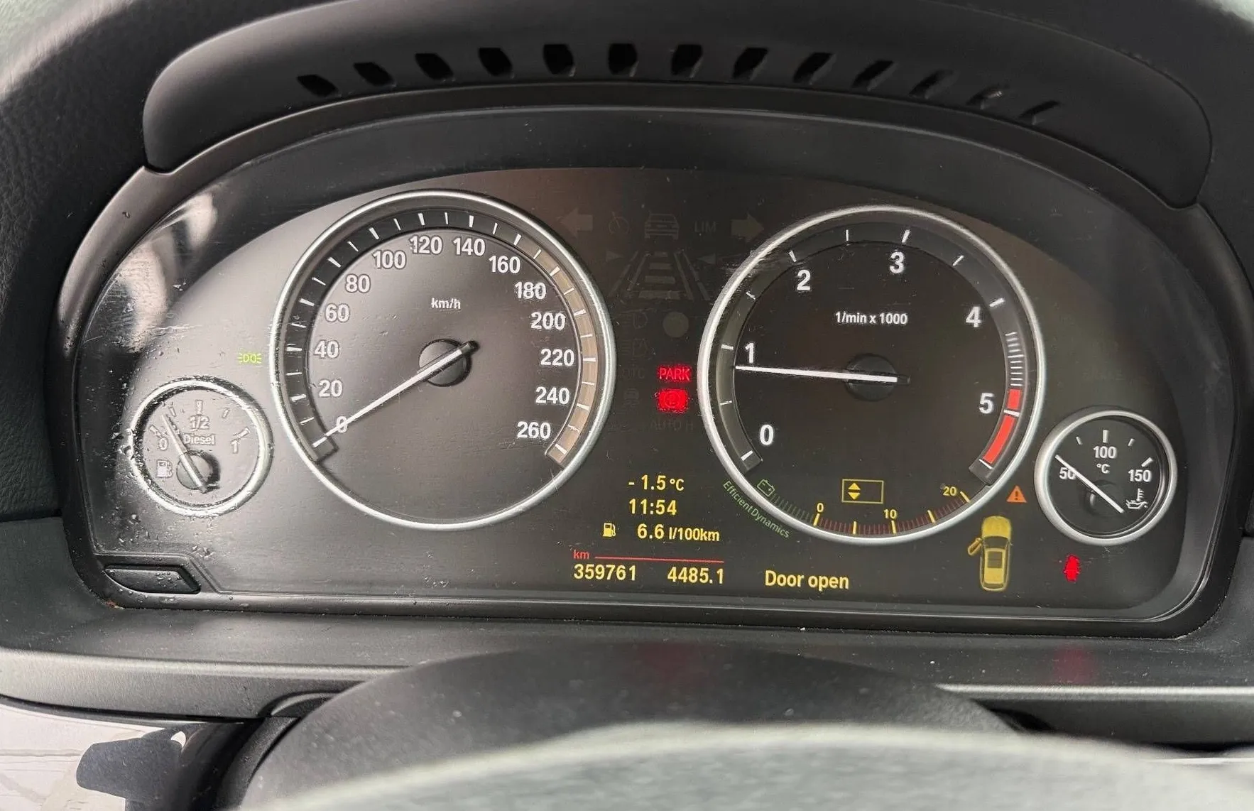 Zunanja slika - BMW Serija 5 - Touring: 520d M PAKET BI-XENON NAVI TEMP PDC USNJE - 15