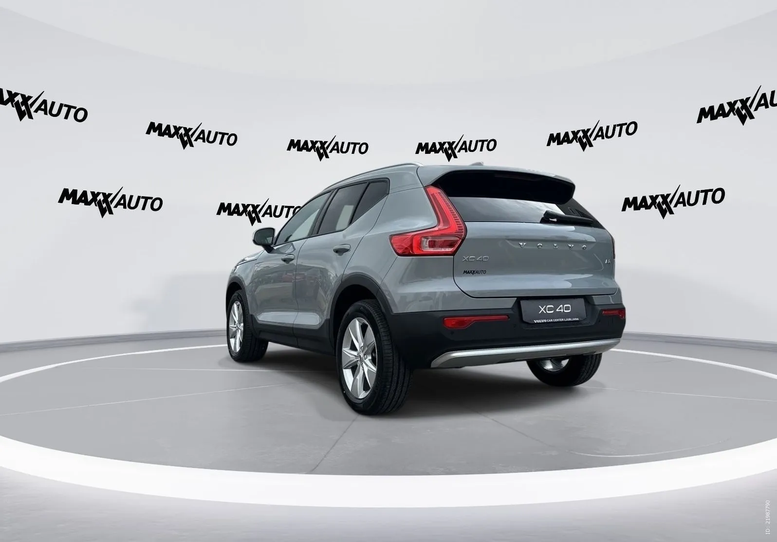 Notranja slika - Volvo XC40 - B3 P Core AT DCT 3 leta garancija+3 servisi... - 7