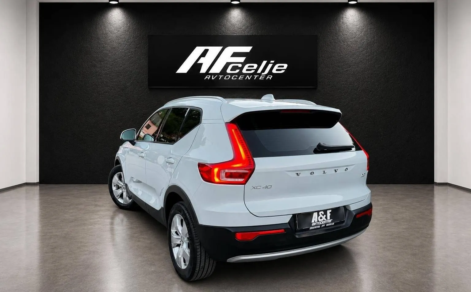 Notranja slika - Volvo XC40 - D3-AUT-145.000km-VIRTUAL-LIZING ZA TUJCE-FUL LED - 7