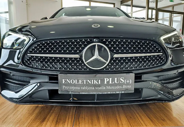 Zunanja slika - Mercedes-Benz C-Razred - 180 FULL AMG-360KAM-MR.KOT-AKT.TEMP-LED-DAB-VIDEO - 2