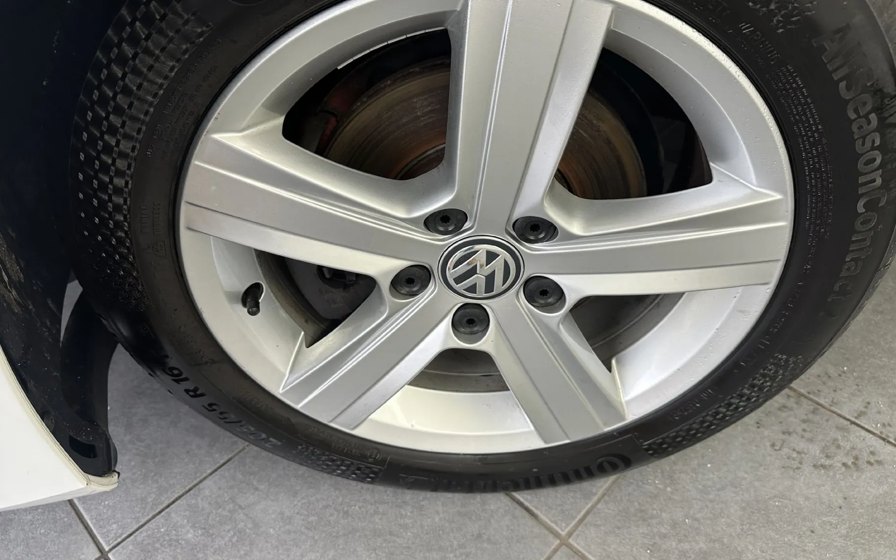 Zunanja slika - VW Golf - 1.2 TSI Comfortline 81 KW.BENCIN.SAMO 75.000 KM - 4