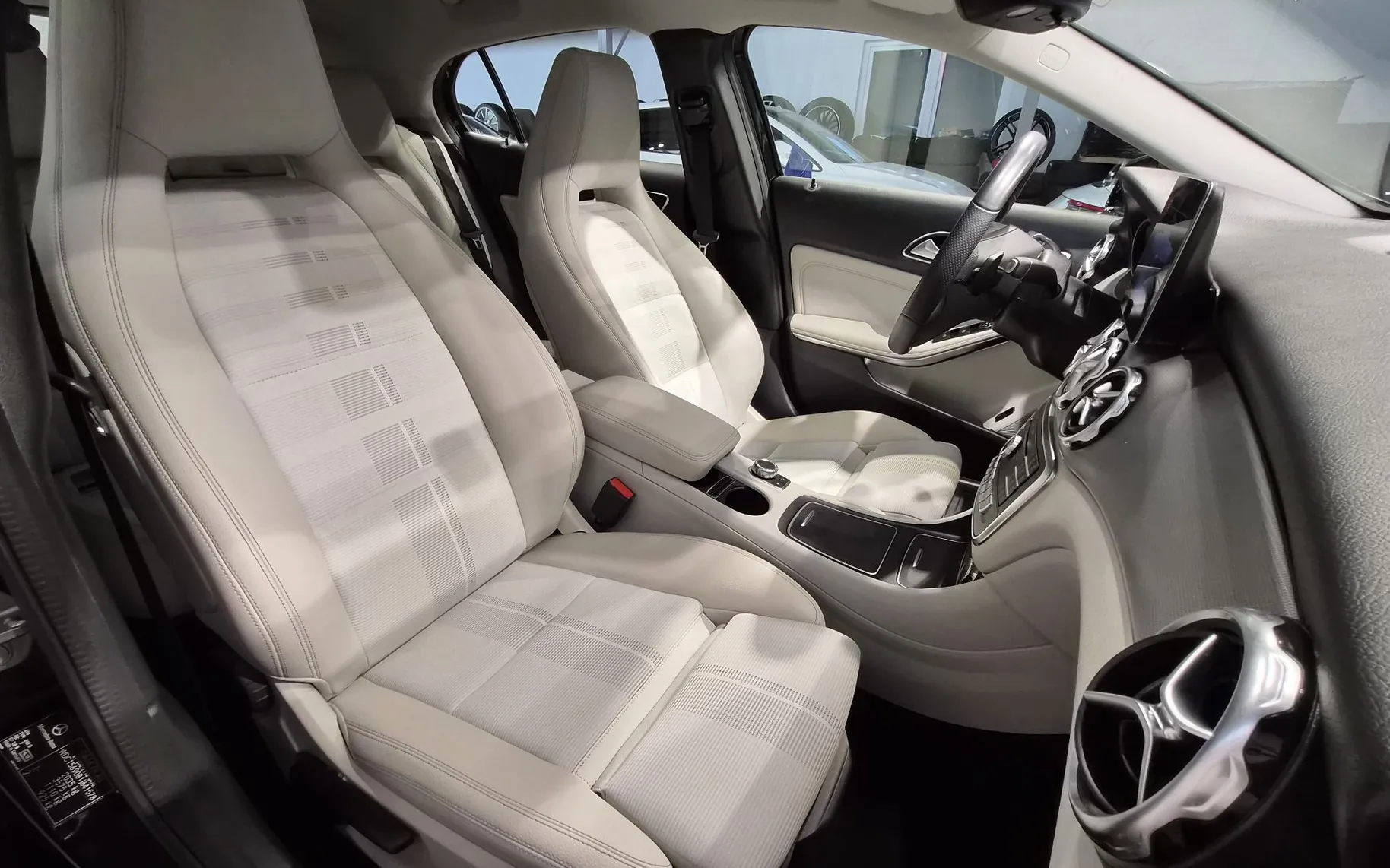 Zunanja slika - Mercedes-Benz GLA-Razred - GLA 200 d Avt.URBAN 1.LAST SLO TEMP KAM KEYLESS - 16