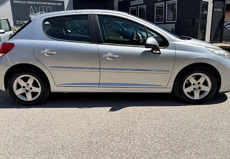 Zunanja slika - Peugeot 207 - Premium 1.4 16V - 1. LASTNICA - 4