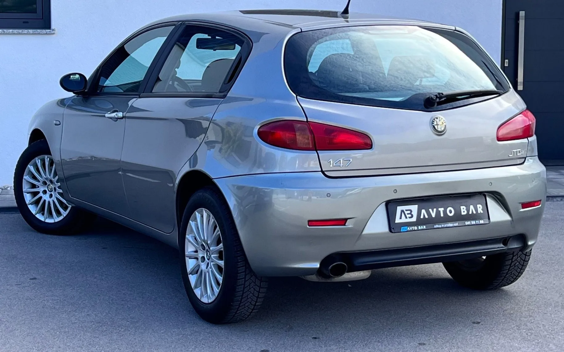 Notranja slika - Alfa Romeo 147 - 1.9 JTD M-JET+PDC+SAMO 117.875km+TEMP - 8