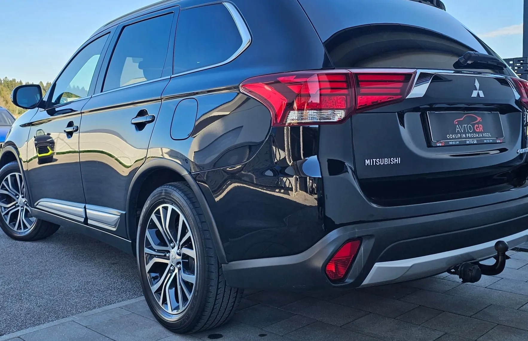 Zunanja slika - Mitsubishi Outlander - 4WD 2.2 DI-D Instyle+ Avt.-le 104.000km-Odličen- - 6