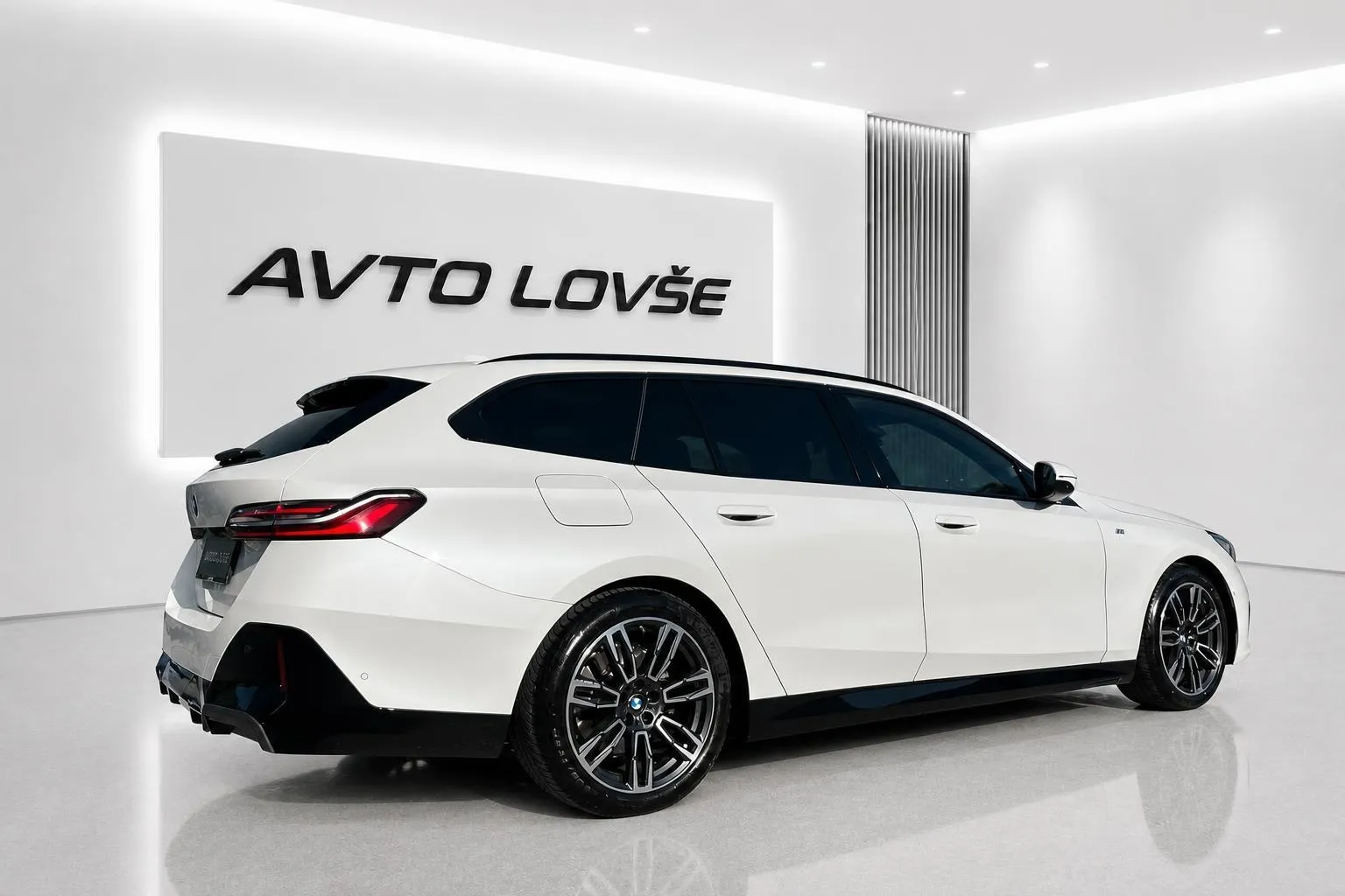 Zunanja slika - BMW serija 5 Touring: - 520d  Avt.-M SPORT-1 LASTNIK-37400 KM-KOT NOVA - 4