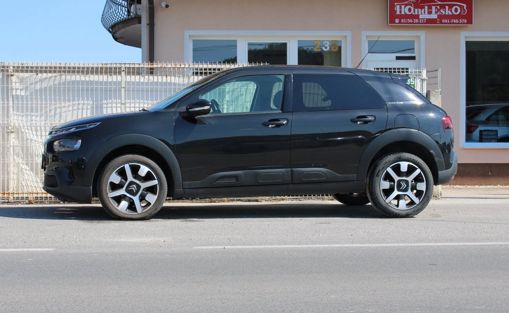 Zunanja slika - Citroën C4 Cactus - 1.2 PureTech 110 Shine Avt._ALU_NAVI_PDC_KAMERA - 7