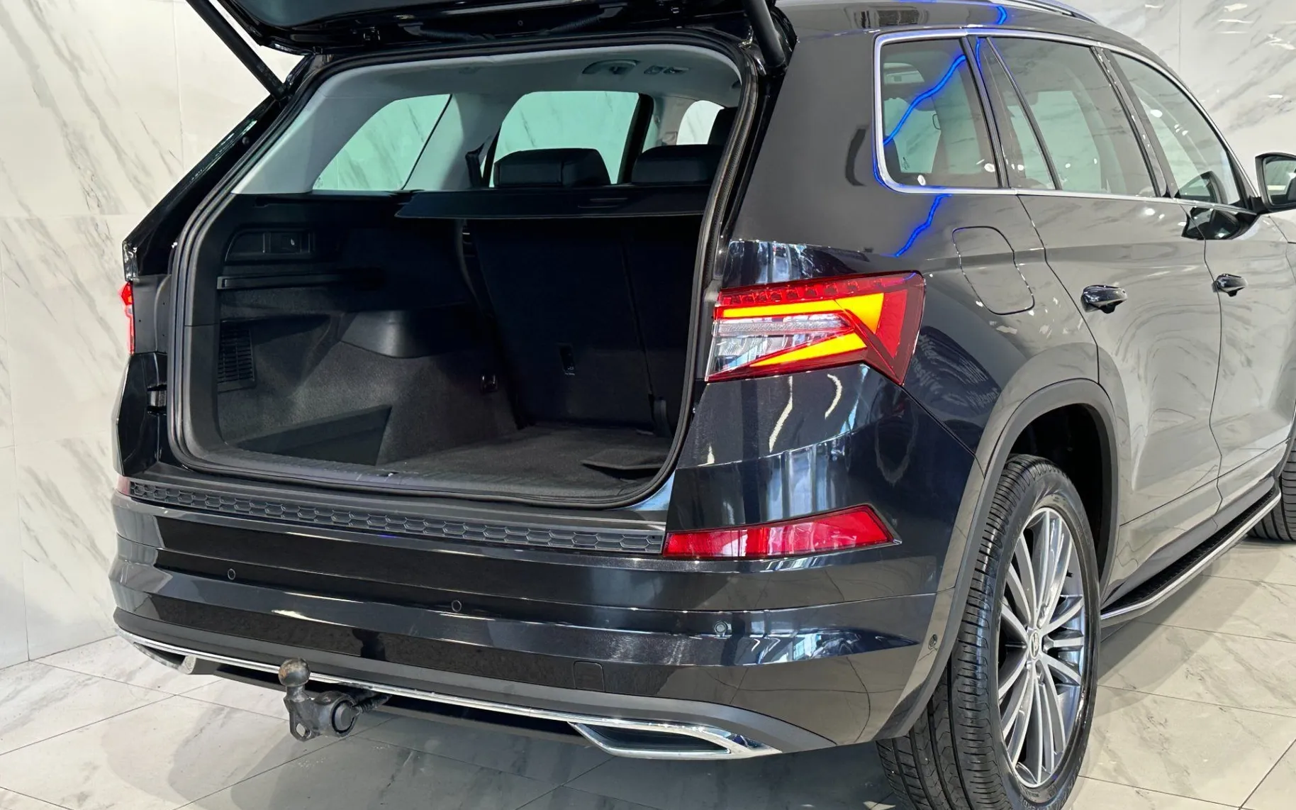 Zunanja slika - Škoda Kodiaq - 2.0 TSI 4x4|LK|Pano|ACC|360K|Hlaj|Memory|Canton| - 6