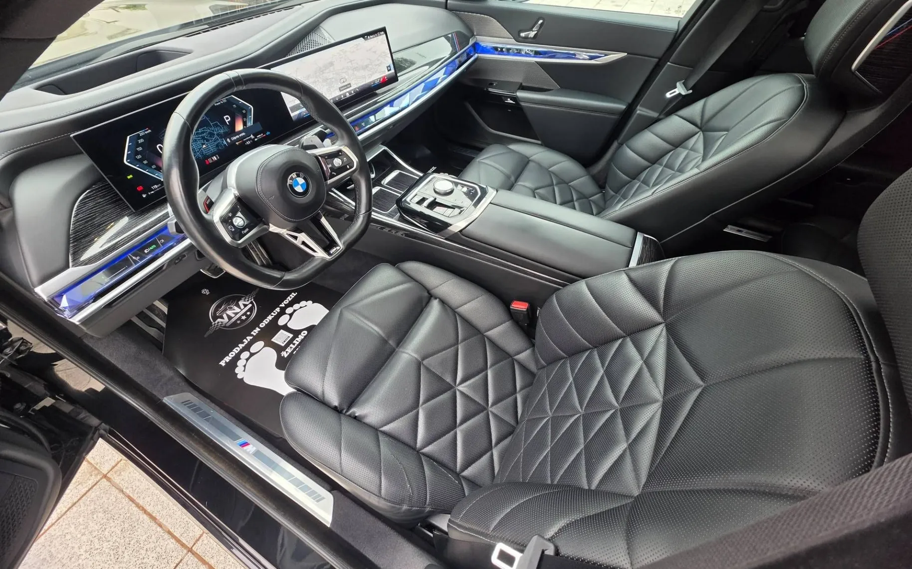 Notranja slika - BMW serija 7: - 740d xDrive Avt. |M-PRO|ZRAK|ICON|360-KAM|BOWERS| - 7