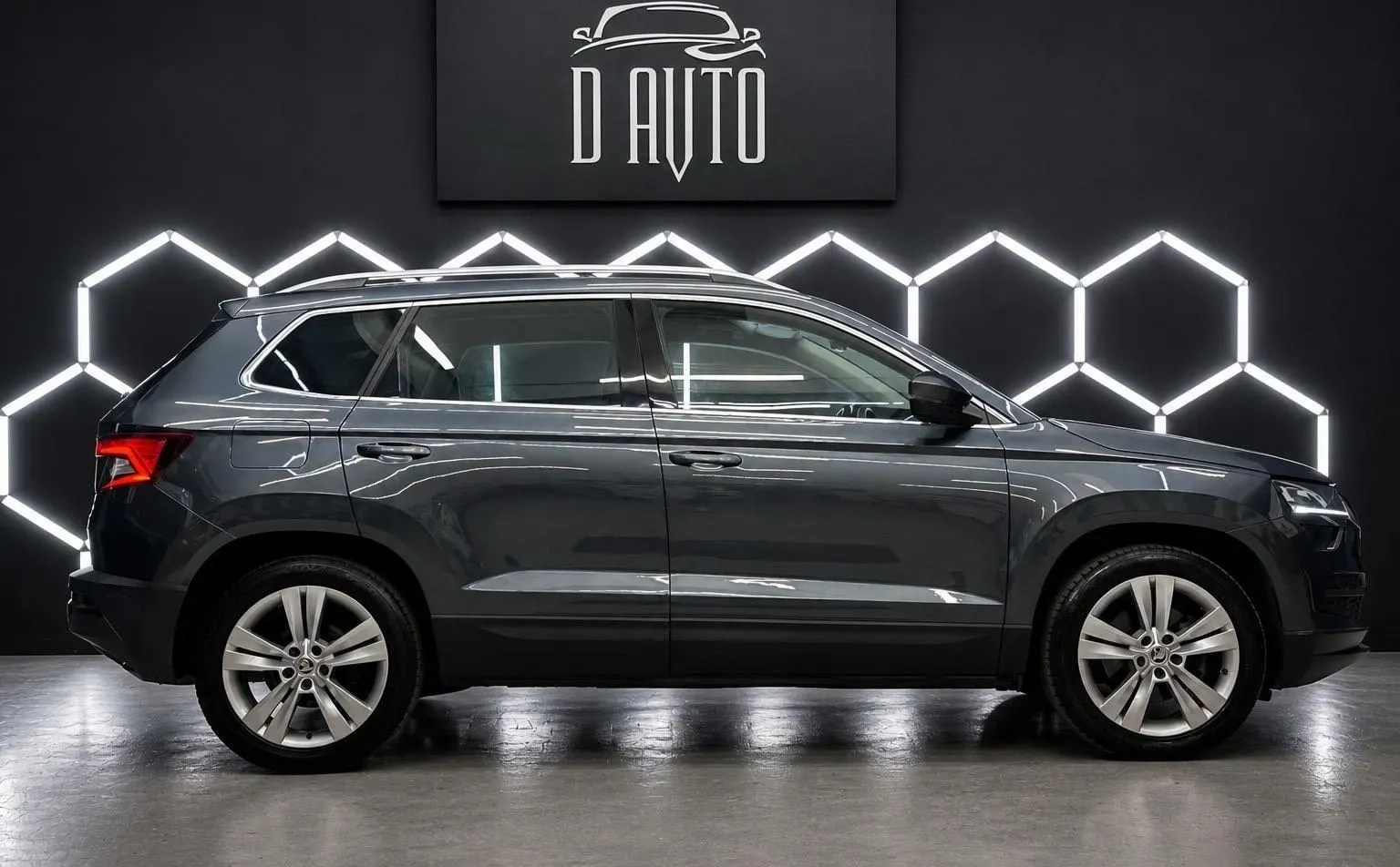Zunanja slika - Škoda Karoq - 4x4 2.0 TDI KAMERA+NAVI+ACC+KEYLESS+LED+AMBIENT... - 5