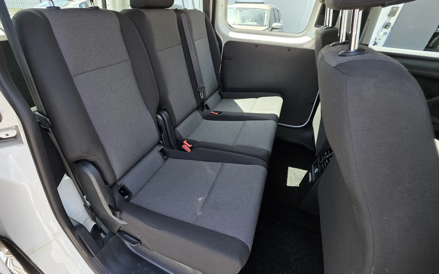 Zunanja slika - VW Caddy - Furgon 2,0 TDI TEMP KLIMA PDC - 17