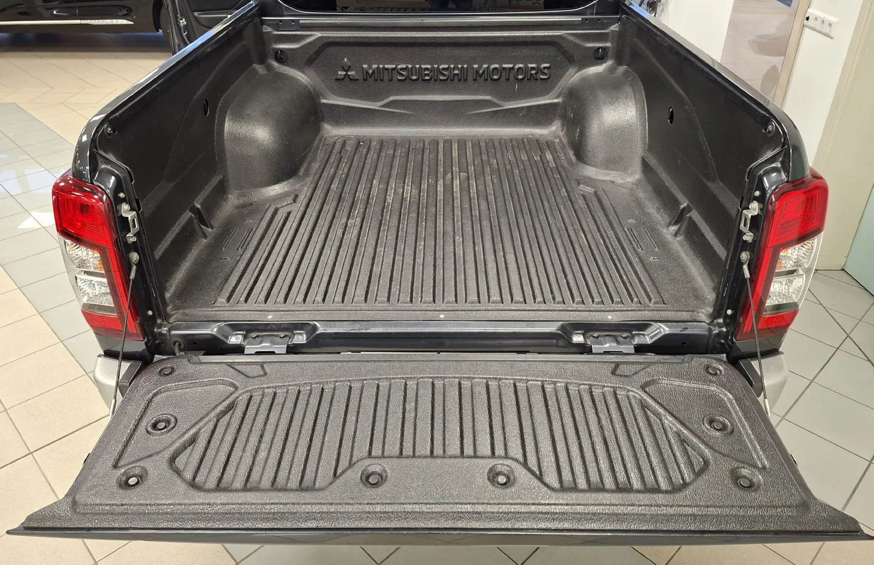Zunanja slika - Mitsubishi L 200 - 2.3 4X4-1.LASTNIK-SLO-LED-NAVI-KAMERA-ODLIČEN- - 19