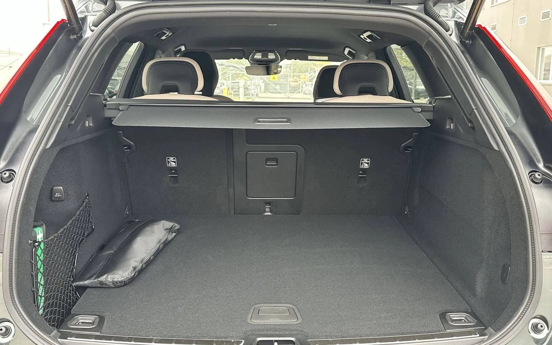 Notranja slika - Volvo XC60 - B5 P AWD Plus Dark Avt. - 12
