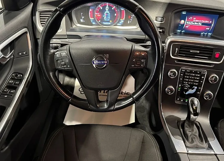 Zunanja slika - Volvo V60 - D3 Momentum-XENON-PDC-NAVI - 12