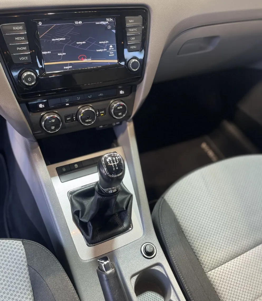 Zunanja slika - Škoda Octavia - VELIK SERVIS-NAVIGACIJA-TEMPOMAT-PDC-ALU-AVT.KLIMA - 11