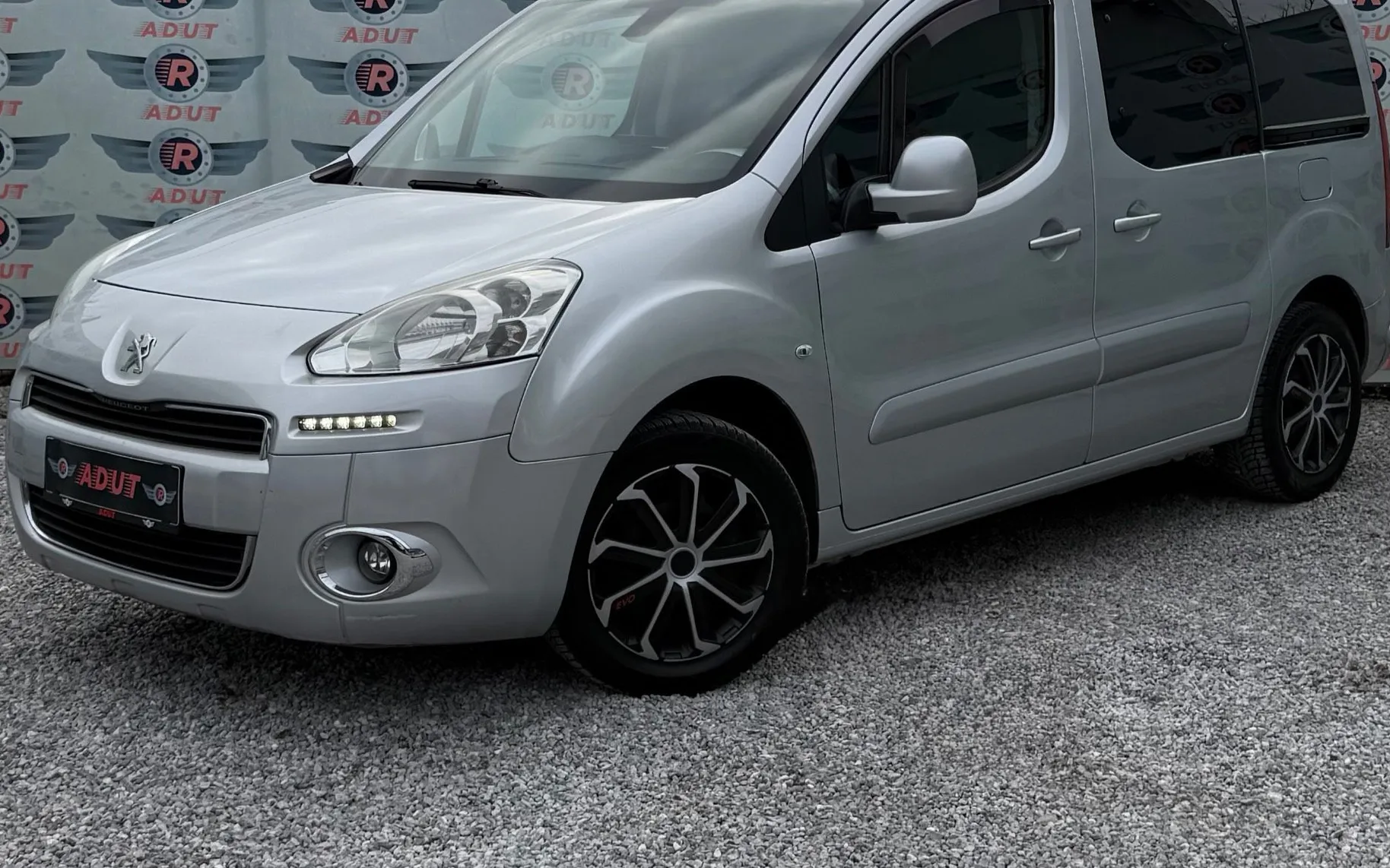 Zunanja slika - Peugeot Partner - 1.6HDi|NOVE ZIMSKE GUM|CAM|PARKSENZ|GRETJ.SEDEŽEV| - 3