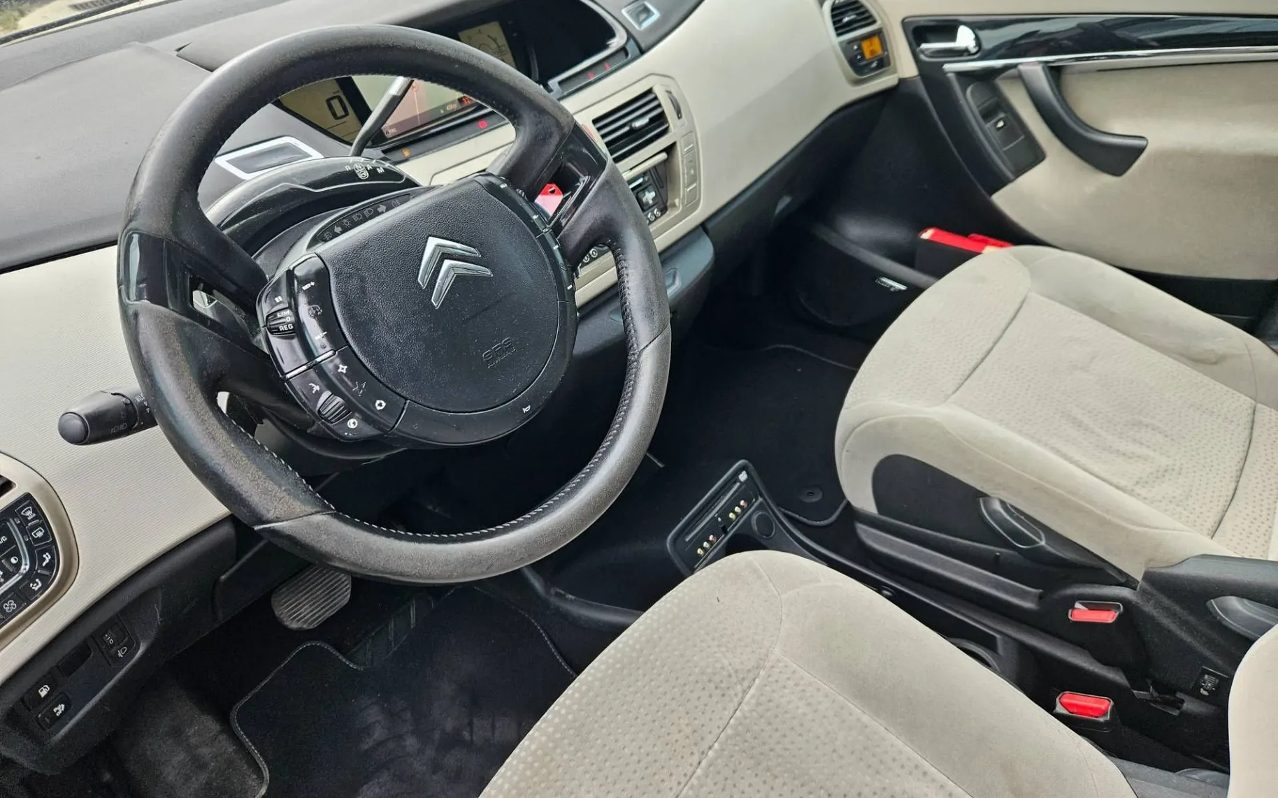 Notranja slika - Citroën C4 Picasso - 2.0 HDi Exclusive Avt. NAVI  DDV PDC... - 8