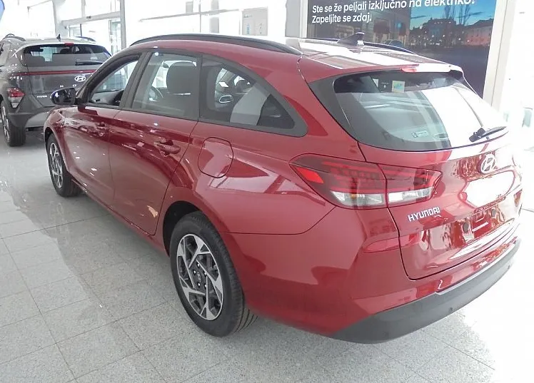 Zunanja slika - Hyundai i30 Wagon - 1.5 T-GDI 140 STYLE°alu 16° Winter° RAC° ZALOGA - 4