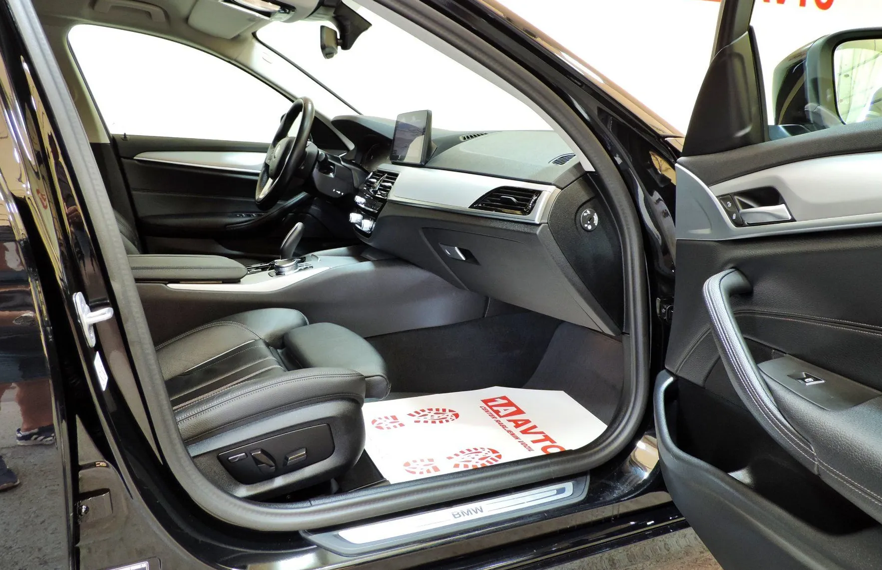 Zunanja slika - BMW Serija 5 - : 520i Avt. USNJE-360 KAMERA-HEAD UP…… - 11
