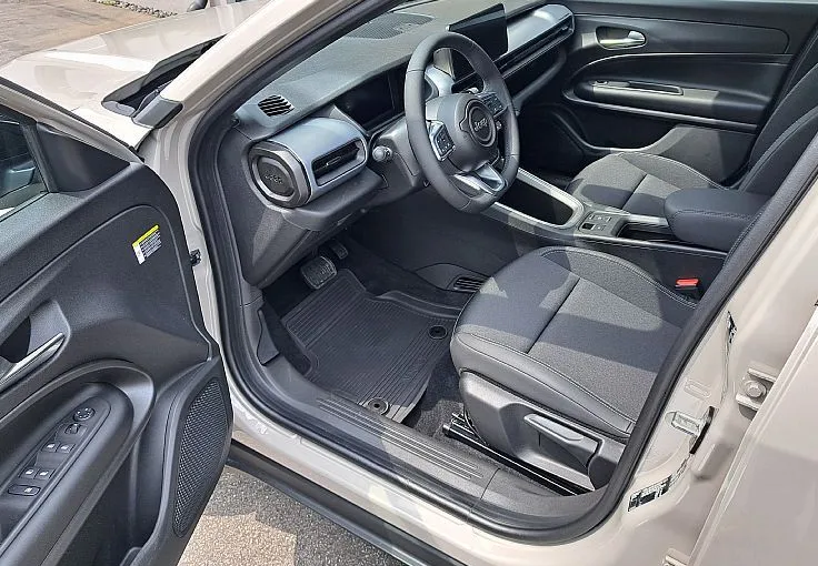 Zunanja slika - Jeep Avenger - Altitude 1.2 E-DCT6 MHEV 100 - 4