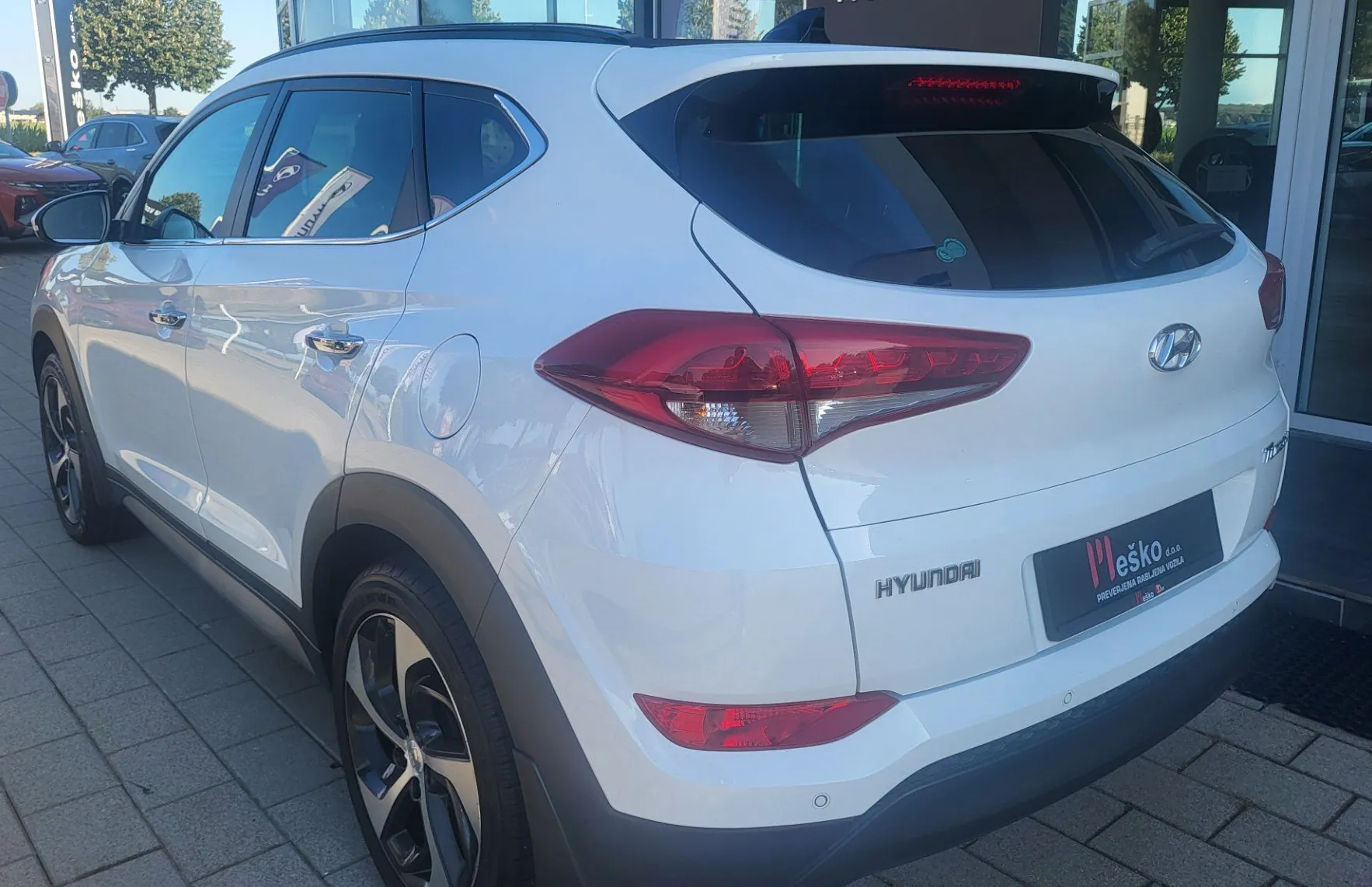 Zunanja slika - Hyundai Tucson - 1.7 CRDi Impression slo-1last-navi-alu-pdc-kamera - 4