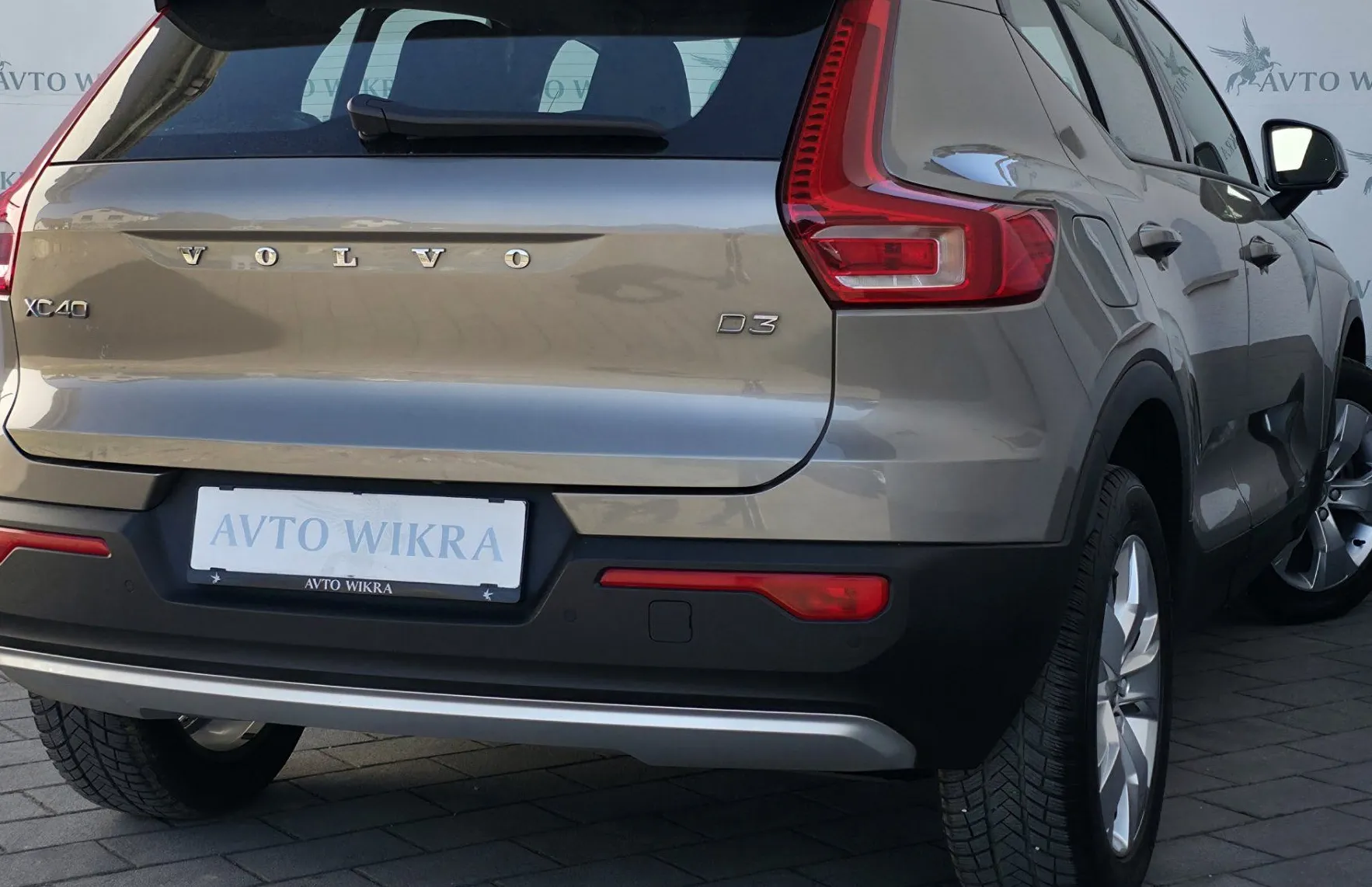 Zunanja slika - Volvo XC40 - D3 Momentum Pro FULLED•LANE•VIRTUAL•GRETJE•KEYLESS - 4