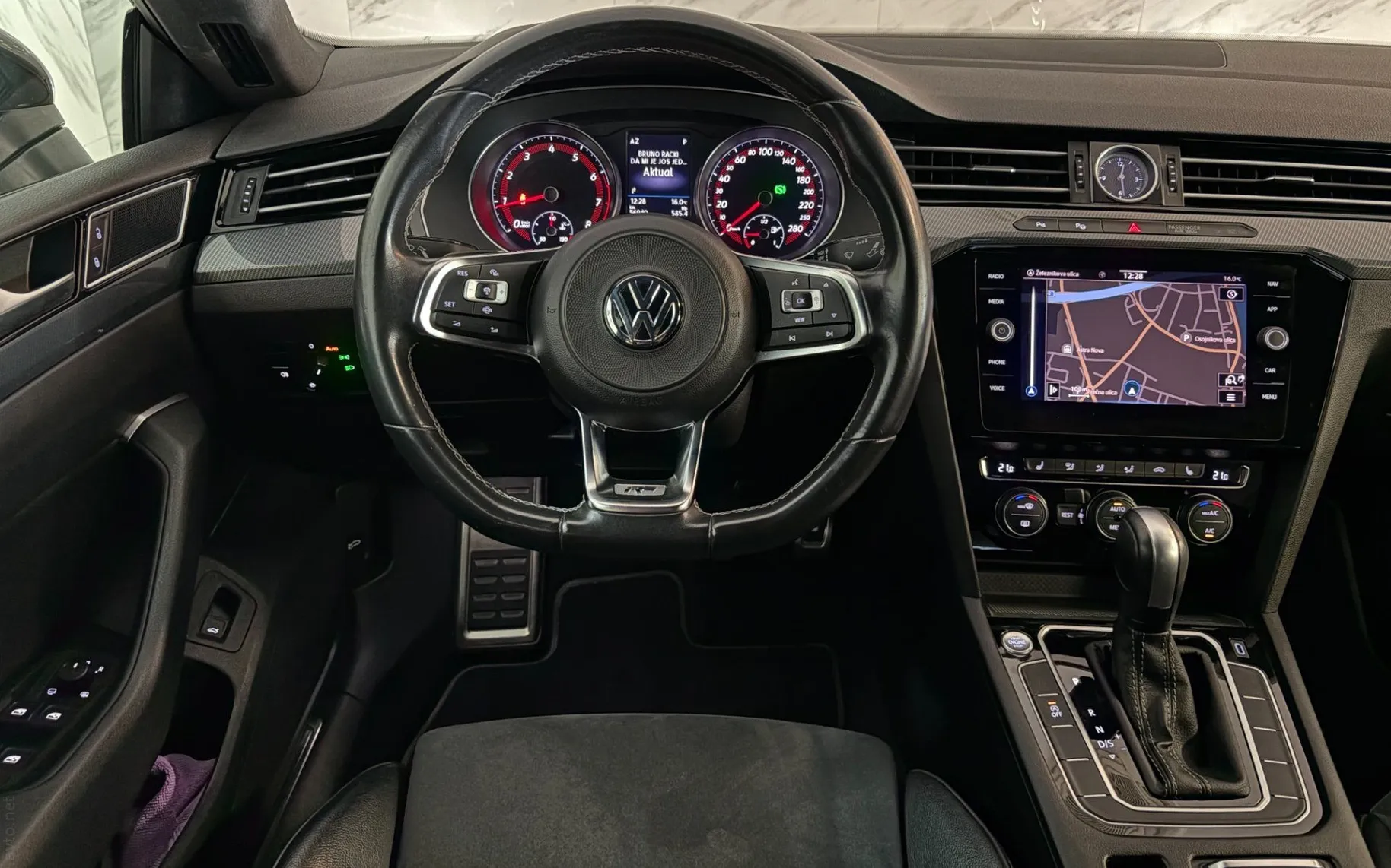 Notranja slika - Volkswagen Arteon - 2.0 TSI R-Line DSG - ACC - Kamera - Gretje - PDC - 9