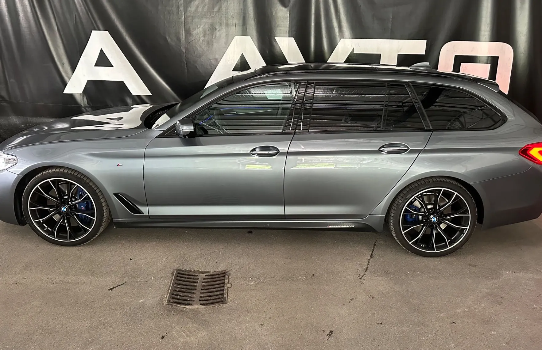 Zunanja slika - BMW Serija 5 - Touring: 540i xDrive MSPORT-PERFORMANCE-ADAPTIVE-PANO-VK - 4