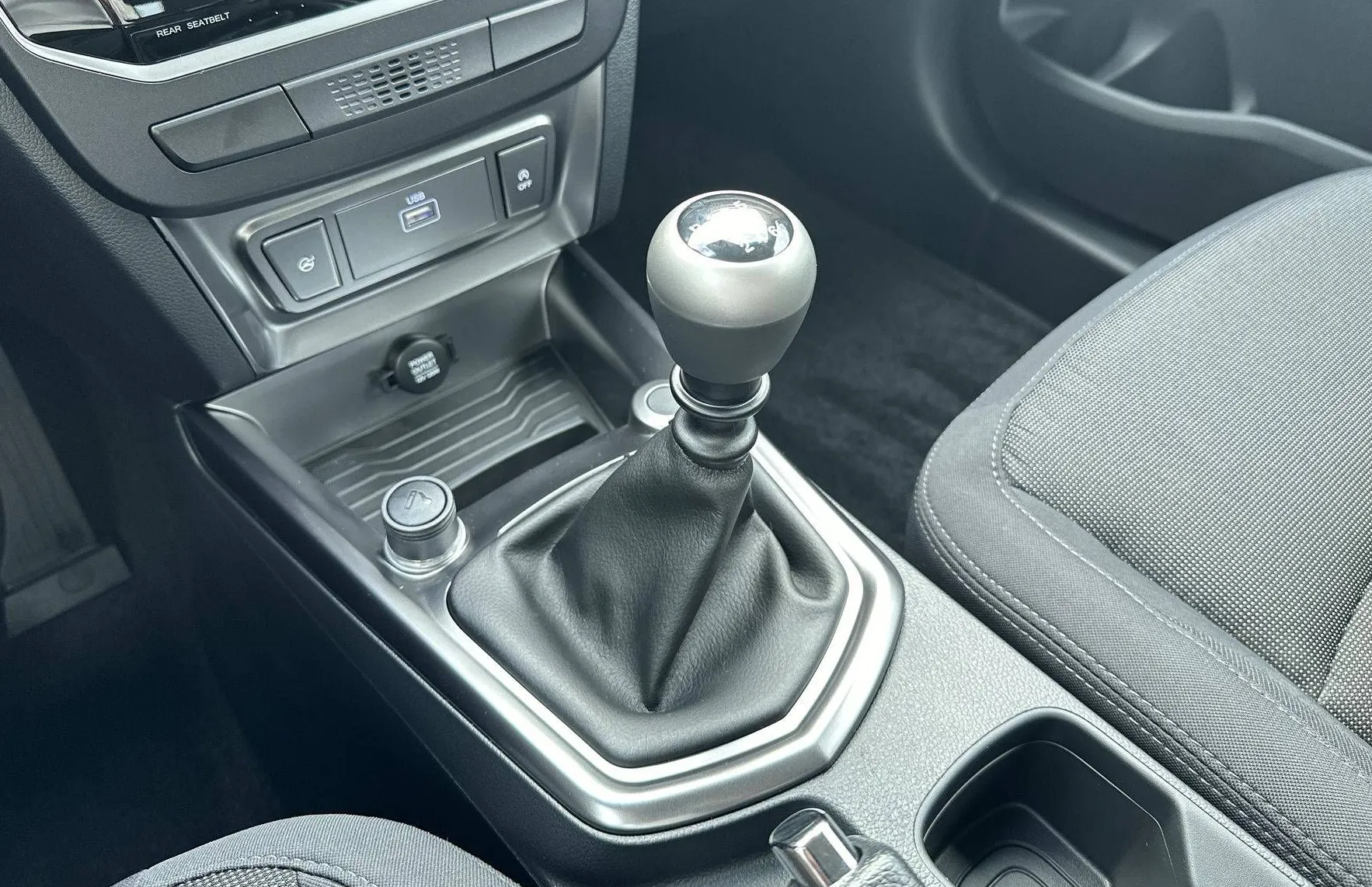 Zunanja slika - KG Mobility Tivoli - 1.5 T-GDi Fresh 2WD MT... - 19