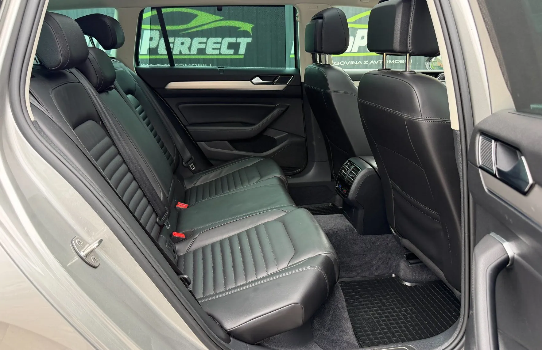 Zunanja slika - Volkswagen Passat - Variant 2.0 TDI Highline |PANO|POTRJ.SERV|KAM|GR.SED|NAVI - 16