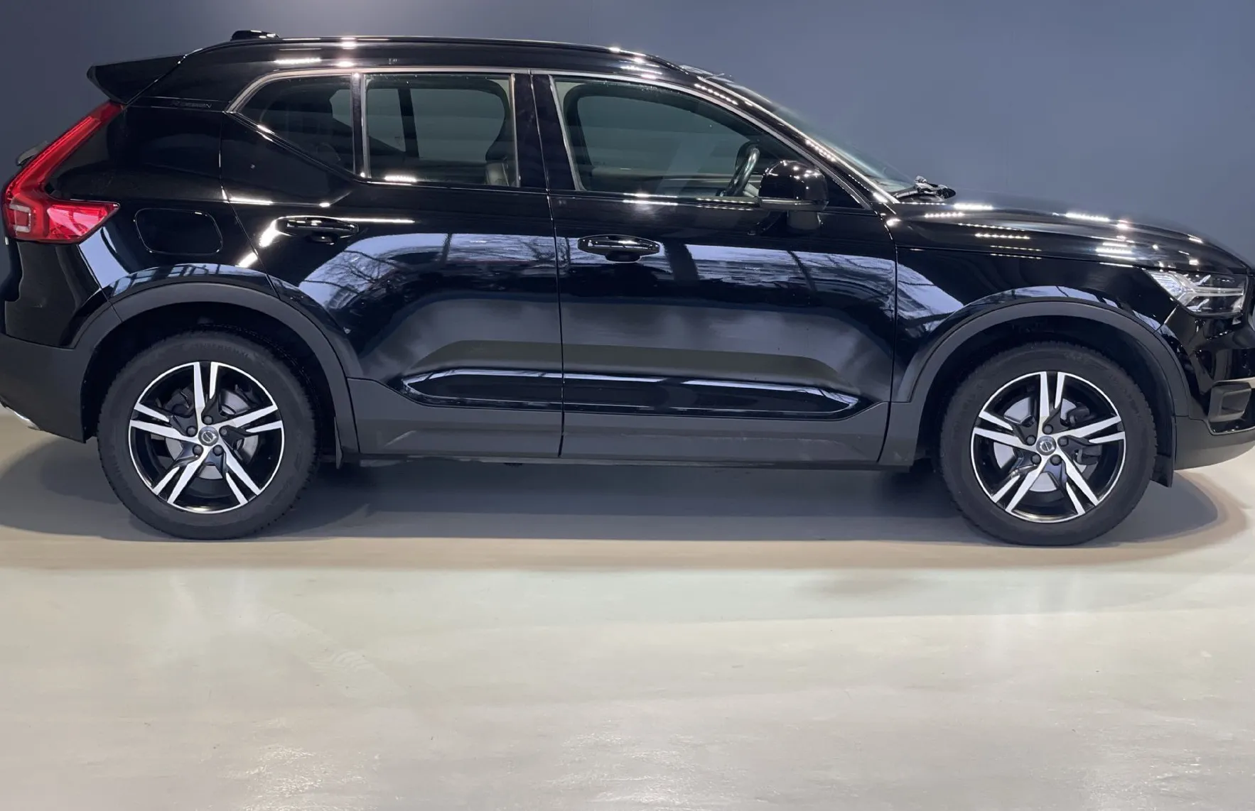 Zunanja slika - Volvo XC40 - D4-AWD-R-DESIGN-PANO-NAVI-ACC-MEMORY-HARMAN-360KAM - 6