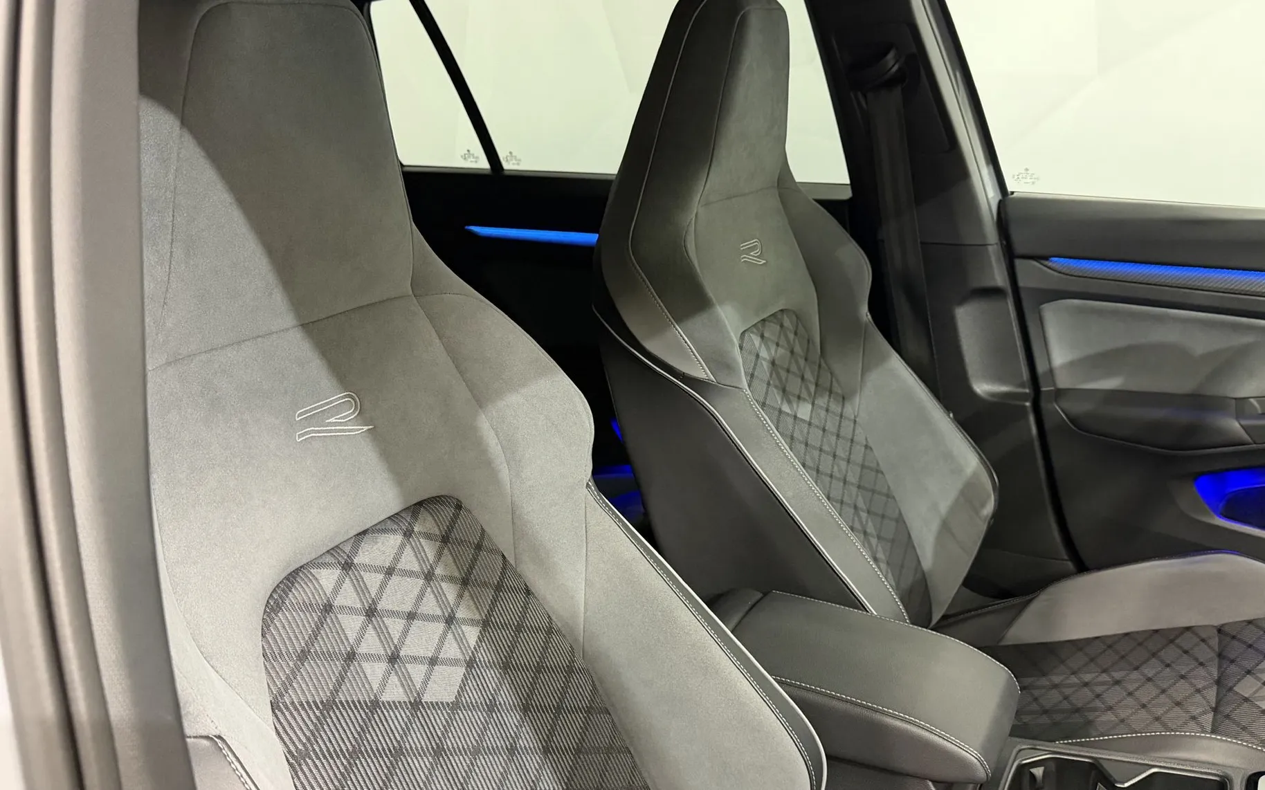 Notranja slika - VW Golf Variant - 2.0 TDI-R-LINE-VIRTUAL-AVT-ACC-NAVI-KAMERA-F1-PDC. - 12