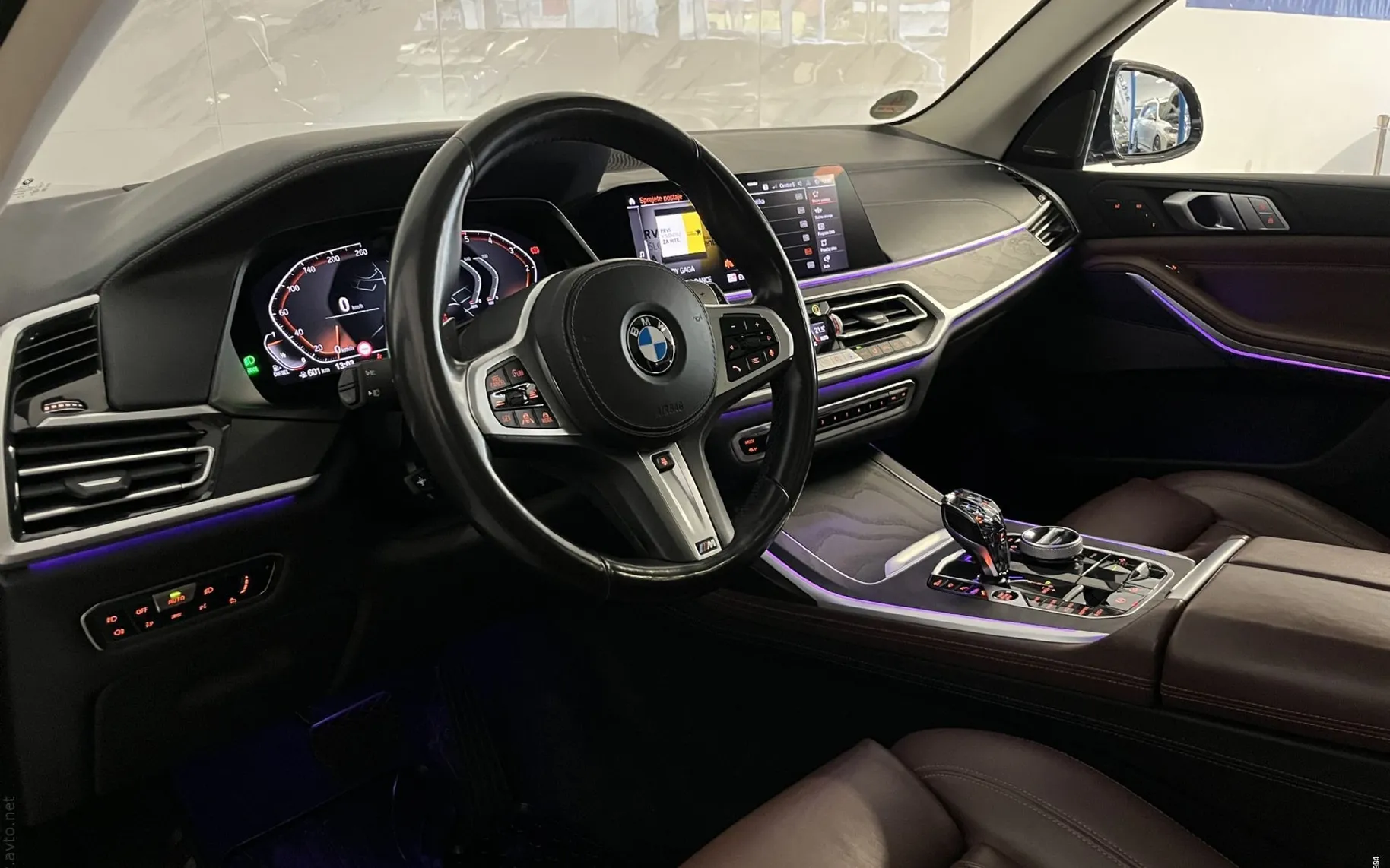 Notranja slika - BMW serija X7: - xD30d|SoftC|Zračno|SkyL|Masaža|360K|Harman|HUD|... - 7
